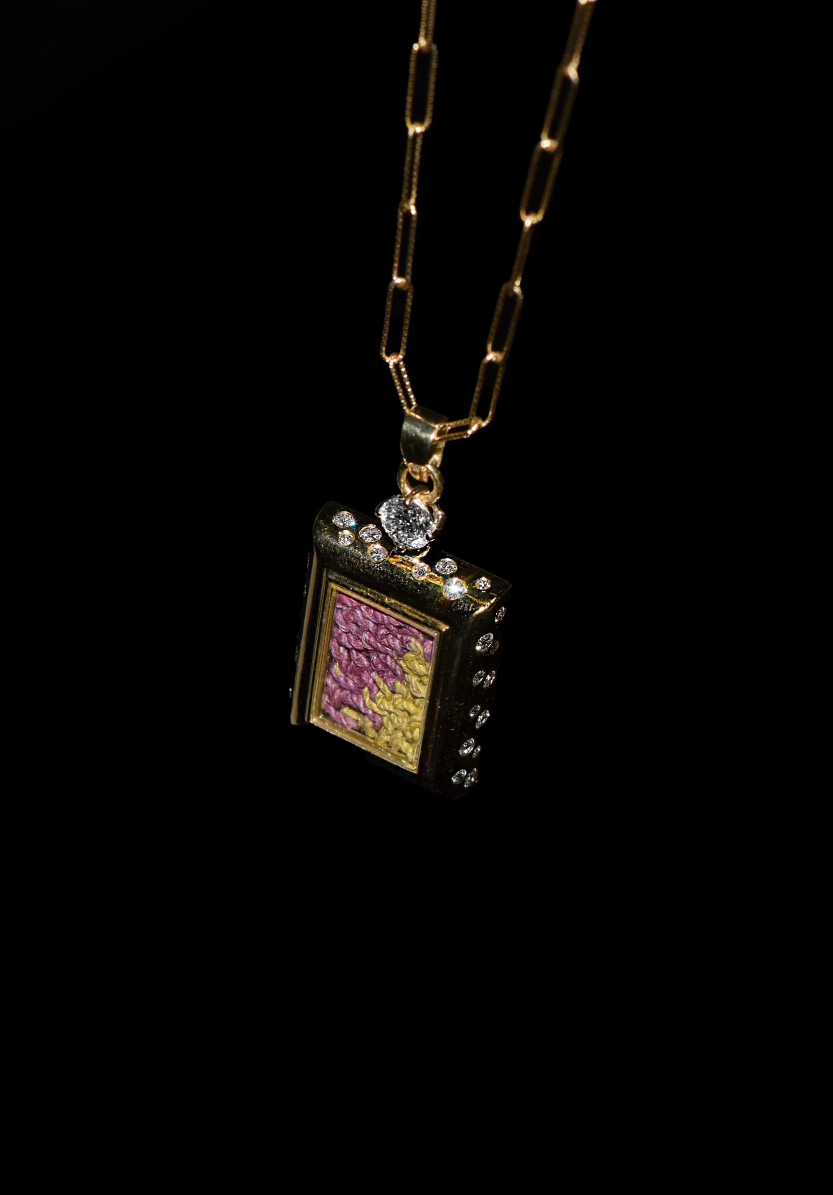 Resplendor Pendant set with Claudia Alarcón’s woven textile